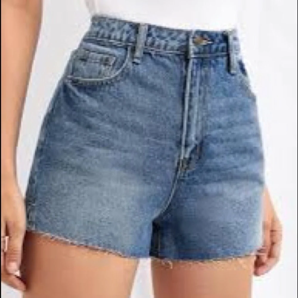 Forever 21 Raw Hem Button Up Denim Shorts size 27